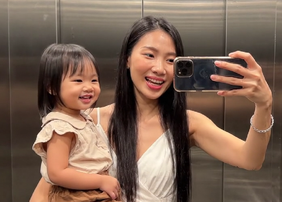 Prompt tạo video quảng cáo quần áo trẻ em